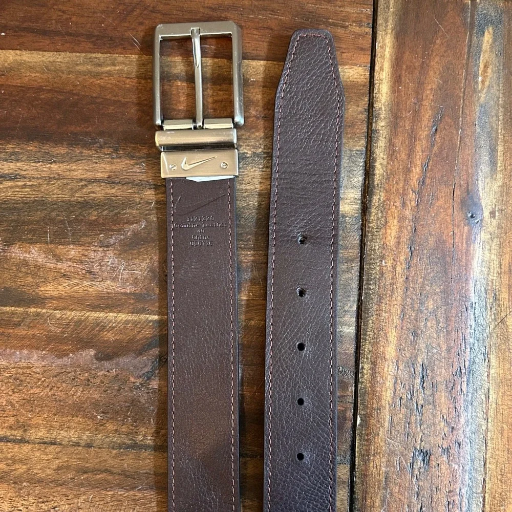 Nike Men's Leather Belt Size 40‎ Black/Brown Reversible Silver Buckle